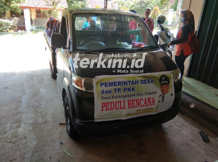 Desa Karangpapak Cisolok Peduli dan Berbagi Kepada Warga Yang Terkena Musibah Kebakaran di Cengkuk