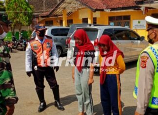Koramil 2214 Surade Terapkan 5 M kepada Warga Demi Keselamatan Bersama