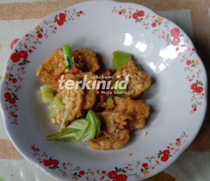 Siswi Kelas 1 MI Cikakak Gemar Memasak Selama Pandemi Covid-19