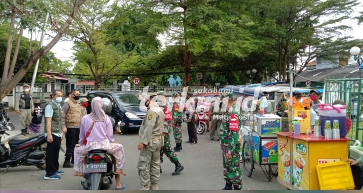 Koramil 2202 Beserta Satgas Covid-19 Kecamatan Palabuhanratu, Satpol PP, Melaks anakn PPKM Mikro