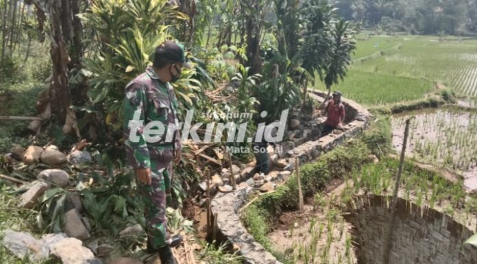 Sertu Sodikin Babinsa Desa Sukersa Koramil 0622 - 06 Parakansalak Kabupaten Sukabumi babinsa