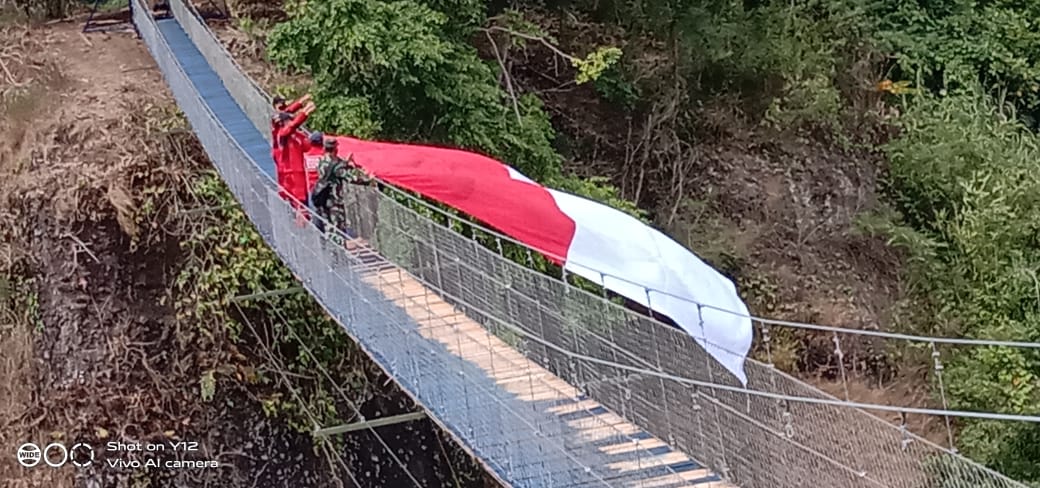 Vertikal Resque Indonesia Bersama TNI Bangun Akses Jalan Buat Warga