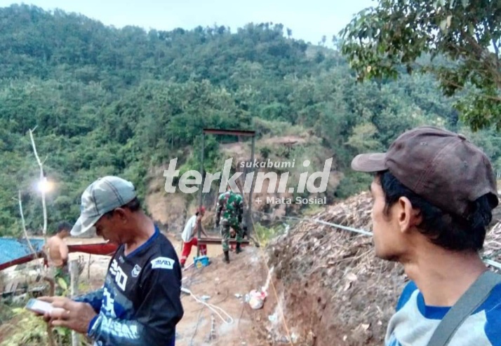 Serda Didik Sumardiyono Koramil 0622-13/Jampangkulon Bangkitkan Gairah Gotongroyong Dalam Karya Bakti VRI