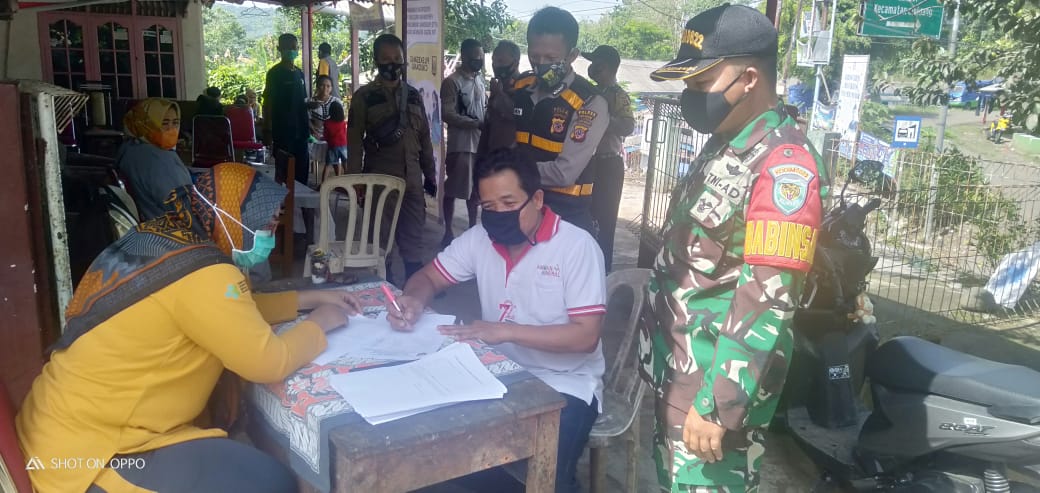 Koramil 0622-04/Cikidang Bantu Pelaksanaan Vaksinasi Covid-19 di Cikidang Sukabumi
