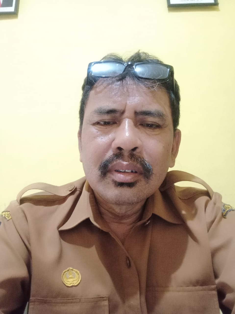 Dedih Supandi Kades Sukamaju Kecamatan Cimanggu, Kirim Sembako Kepada Warganya yang Sedang Isoman