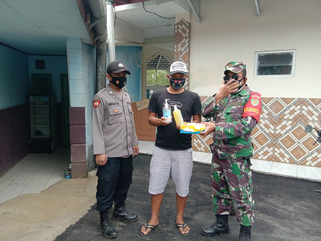 Sertu Sodikin Babinsa Koramil 0622-06/Parakansalak Peduli Kesehatan Warga Masyarakat