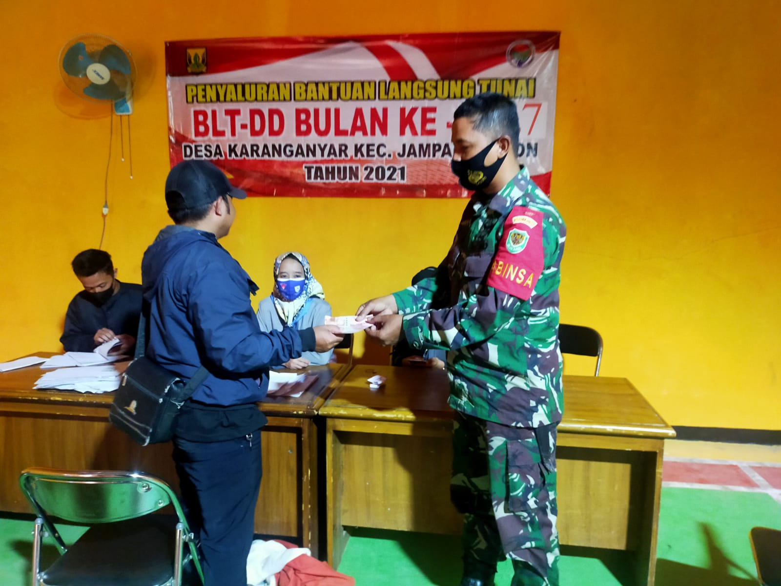 Bansos di Jampangkulon, Kpt Arm Witono: Para Babinsa Mendampingi di Desa Binaannya