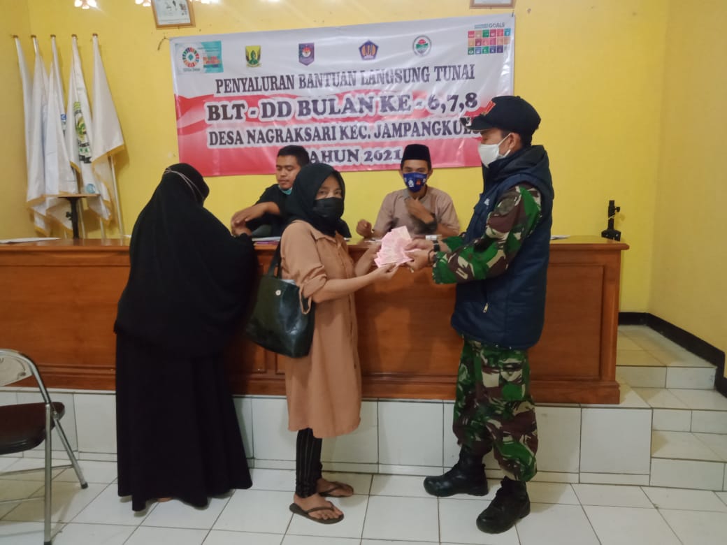 Bansos di Jampangkulon, Kpt Arm Witono: Para Babinsa Mendampingi di Desa Binaannya