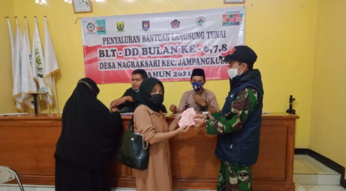 Bansos di Jampangkulon, Kpt Arm Witono: Para Babinsa Mendampingi di Desa Binaannya Bansos