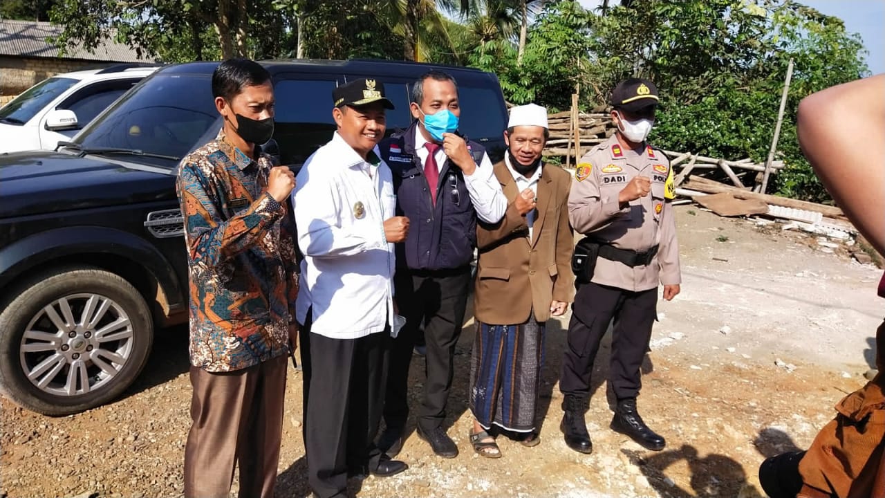 Wagub Jabar Kunjungi Ibu dan Anak yang Jompo Serta Lumpuh Puluhan Tahun di Sukabumi
