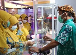 Bisnis
