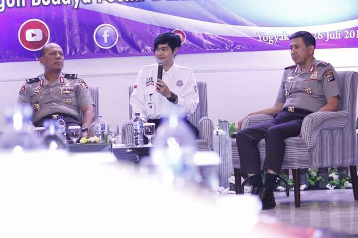 Bunda Naumi, Aktivis Perempuan yang Terus Tebar Kepedulian dan Berbagai Bahagiakan Sesama