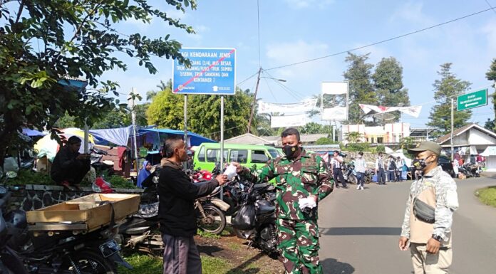 Unsur TNI-Polri dan Pemkab Serta Berbagai Elemen Warga Bersinergi di Cikidang Masker