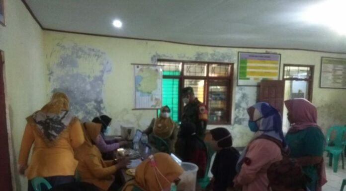 Babinsa Koramil 0622-04/Cikidang Dampingi Percepatan Vaksinasi Lansia di Wilayah Binaannya