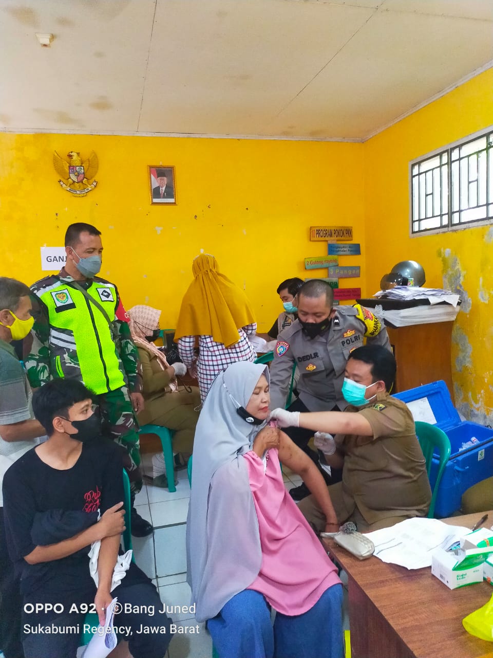Bhabinkamtibmas dan Babinsa di Kecamatan Nagrak Jadi Garda Terdepan Percepatan Vaksinasi Covid-19