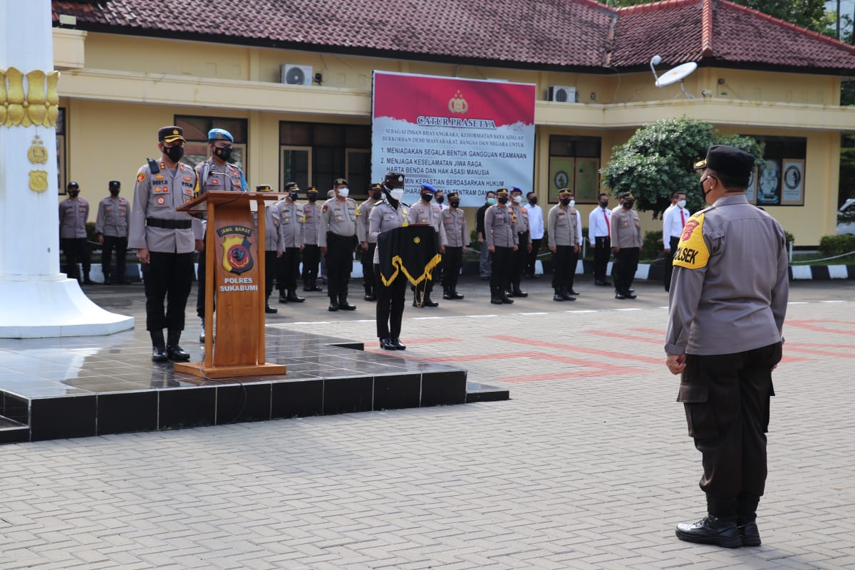 Kapolres Sukabumi Pimpin Upacara Kenaikan Pangkat Pengabdian dan Penghargaan Personil Berprestasi