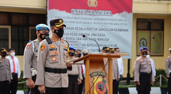 Kapolres Sukabumi Berikan Penghargaan Kepada Personil Berprestasi di Antaranya Penolong Ibu Hamil Ipda Dikdik Sucipto Kbo Satuan Samapta Polres Sukabumi