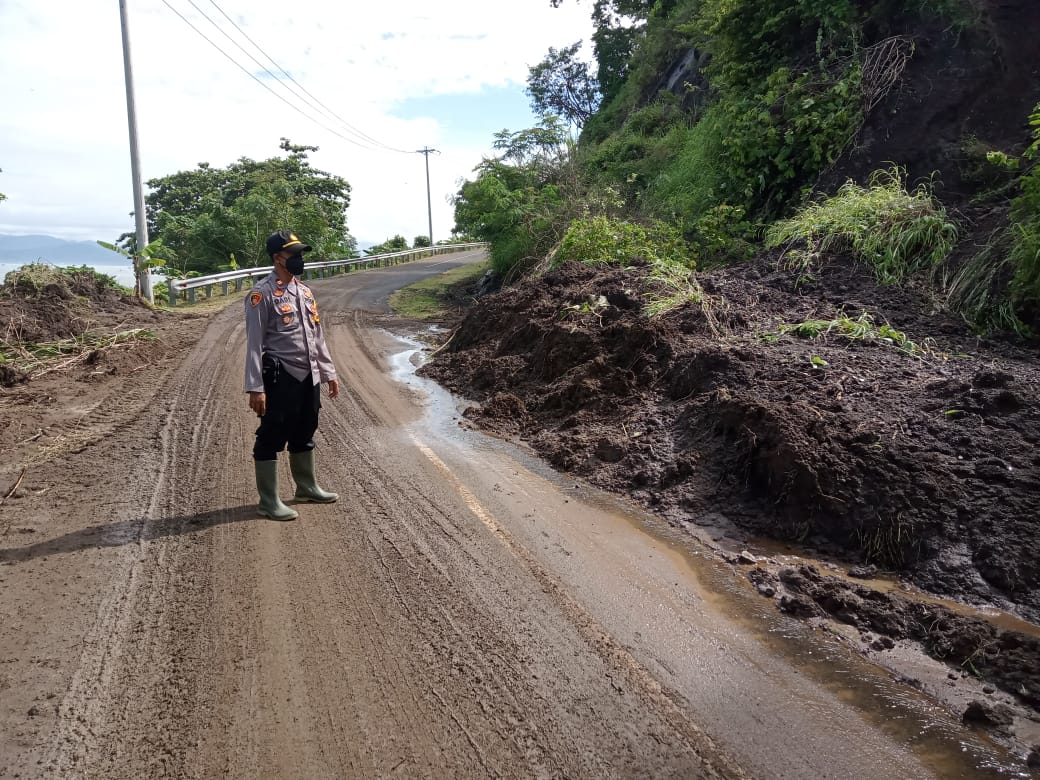 Personil Polres Sukabumi dan Polsek Jajaran Sigap Turun ke Lokasi Bencana Alam