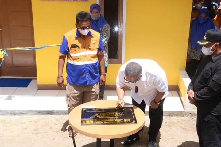 Bupati Sukabumi Serah Terimakan Rumah Layak Huni Program Dinas Pekerjaan Umum Peduli
