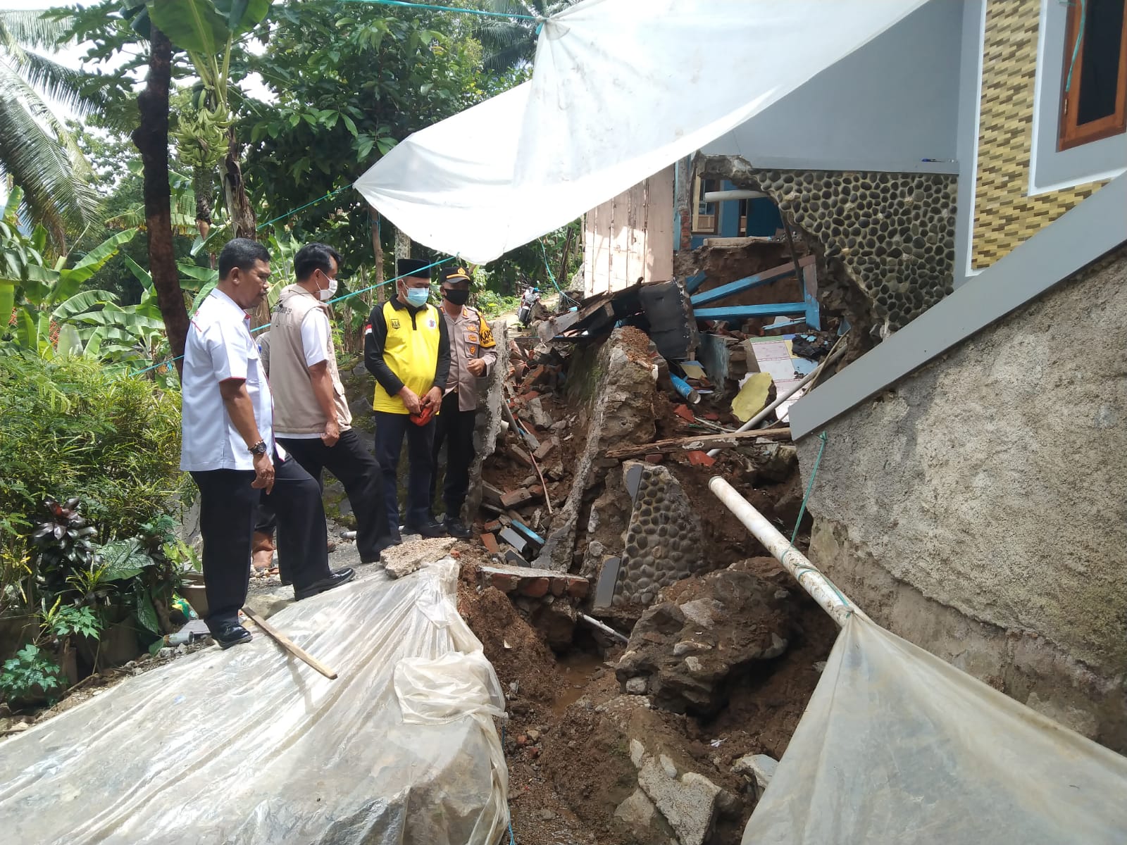 Setelah Tinjau Bencana Alam, Sekmat Cisolok Langsung Monitor Pembangunan Rutilahu Dari Baznas Sukabumi