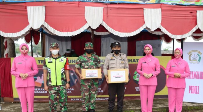 Anggota Pam Nataru Dapat Bingkisan dari Kapolres Sukabumi dan Ketua Bhayangkari Cabang Sukabumi kapolres sukabumi