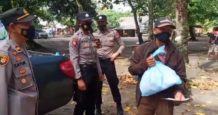 Polres Sukabumi Siapkan Delapan Titik Gerai Vaksinasi dan Bagikan Sembako di Sepanjang Jalur Pantai Kabupaten Sukabumi