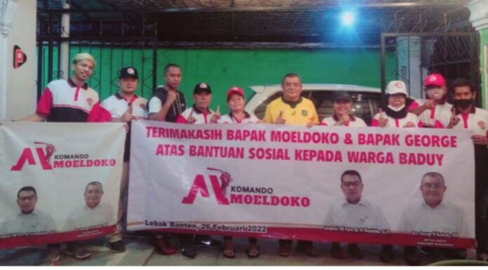 Relawan Komando Moeldoko Peduli dan Berbagi di Baduy Luar