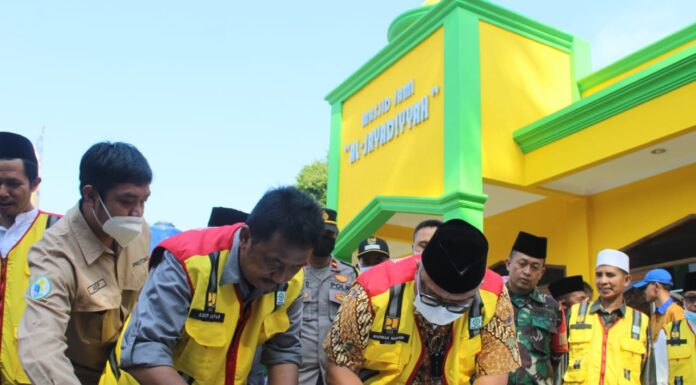 Babeh Asjap Dampingi Bupati Sukabumi Resmikan Masjid Jamie Al-jayadiyah di Cijengkol sukabumi