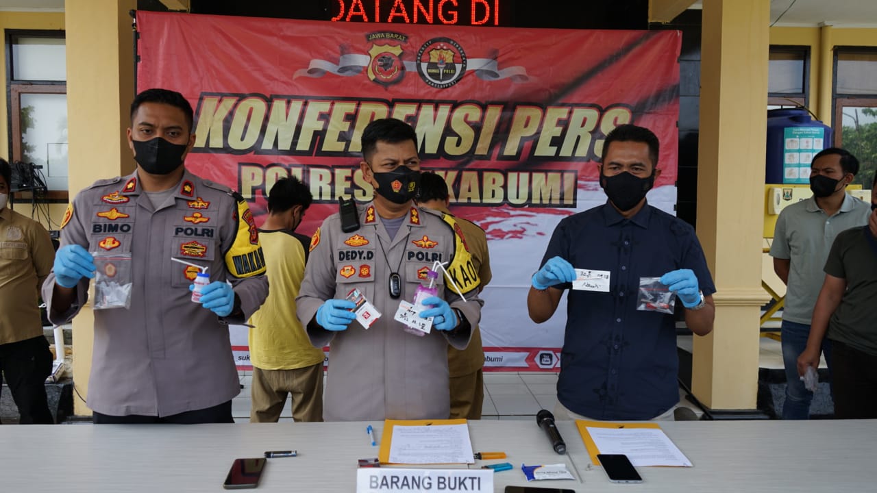 Diduga Karena Sabu, Oknum Kades dan Salah Satu Stafnya Diringkus Polisi Polres Sukabumi