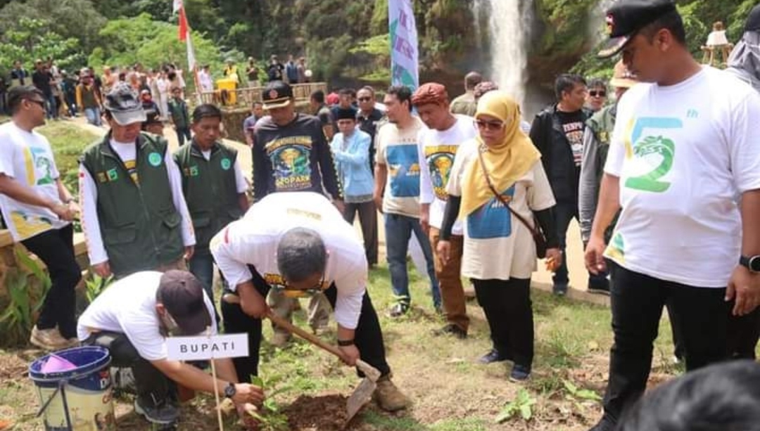 Babeh Asjap Dampingi Bupati Sukabumi Touring Ngabumi dan Peresmian Curug Sodong
