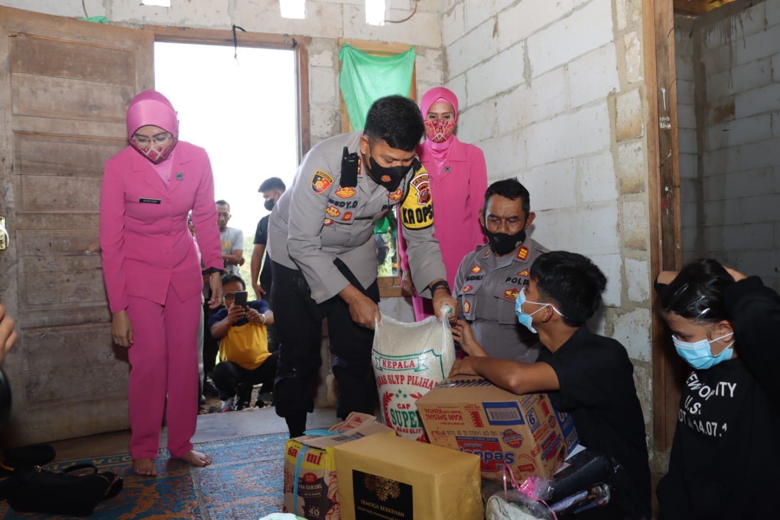 Pelajar yang Nyambi Jualan Sayur di Warungkiara Sukabumi Dapat Bantuan dari Kapolres Sukabumi