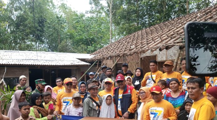 Asep Japar Kadis PU Sukabumi Peduli dan Berbagi, Berikan Bantuan Untuk Bedah Rumah Asep Japar