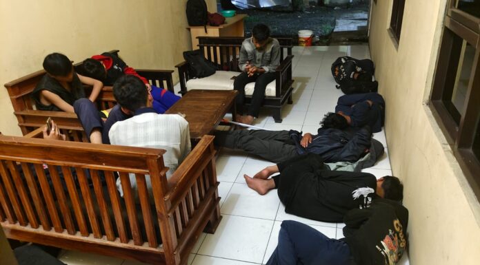 Bawa Sajam, Belasan Pelajar di Sukabumi Diamankan Aparat, Diduga Hendak Tawuran Polisi Amankan Belasan Pelajar
