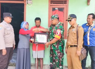 Warga Tak Mampu Bayar Pasang Listrik